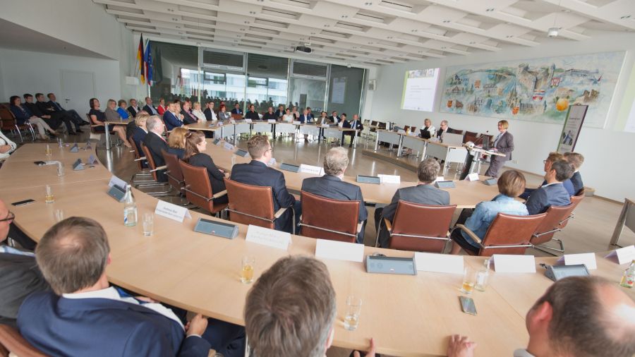 Auszeichnung Familienfreundliches Unternehmen im Kreis Paderborn (© Foto:Oliver Krato) Auszeichnung Familienfreundliches Unternehmen im Kreis Paderborn (© Foto:Oliver Krato)